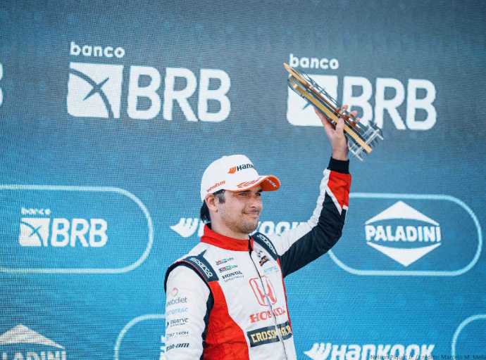Nelson Piquet Jr. ficou com a vitória na corrida 2 / crédito: Marcelo M. Melo - Vicar