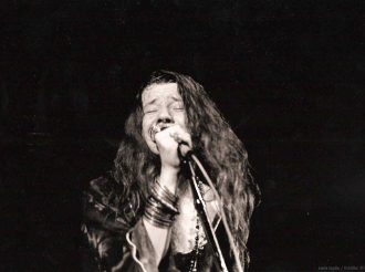Mostra inédita “Janis” traz mais de 300 itens da lendária cantora, ícone do Rock mundial