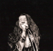 Mostra inédita “Janis” traz mais de 300 itens da lendária cantora, ícone do Rock mundial